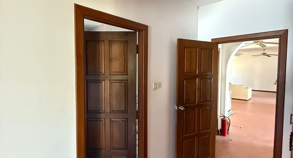 For sale 6 ベッドルーム villa in Bang Lamung, Chonburi