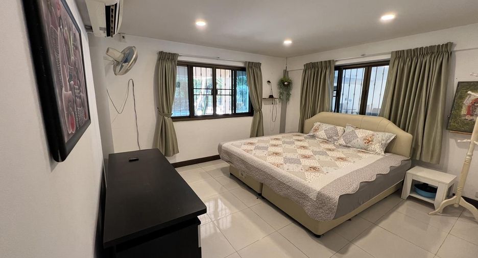 For rent 5 bedrooms villa in Hua Hin, Prachuap Khiri Khan