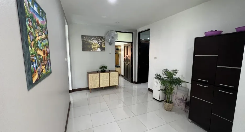 For rent 5 bedrooms villa in Hua Hin, Prachuap Khiri Khan