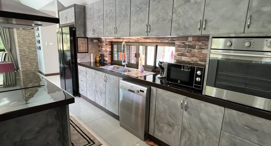 For rent 5 bedrooms villa in Hua Hin, Prachuap Khiri Khan