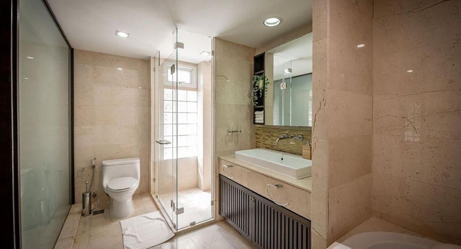 For sale and for rent 2 bedrooms condo in Khlong Toei, Bangkok