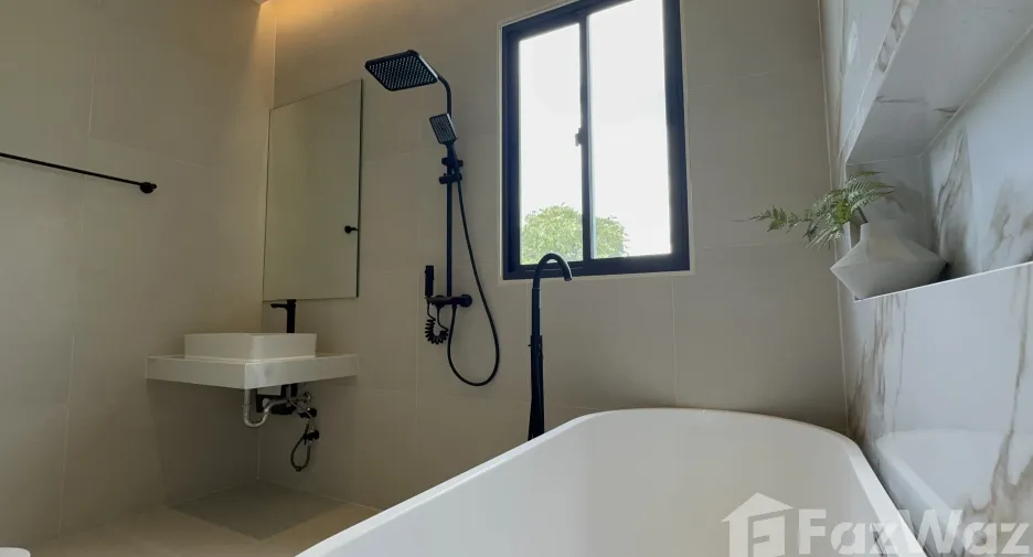 À vendre et à louer 5 chambres villa à Hang Dong, Chiang Mai