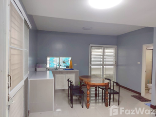 Casa adosada en venta de 3 habitaciones en Bang Phli, Samut Prakan