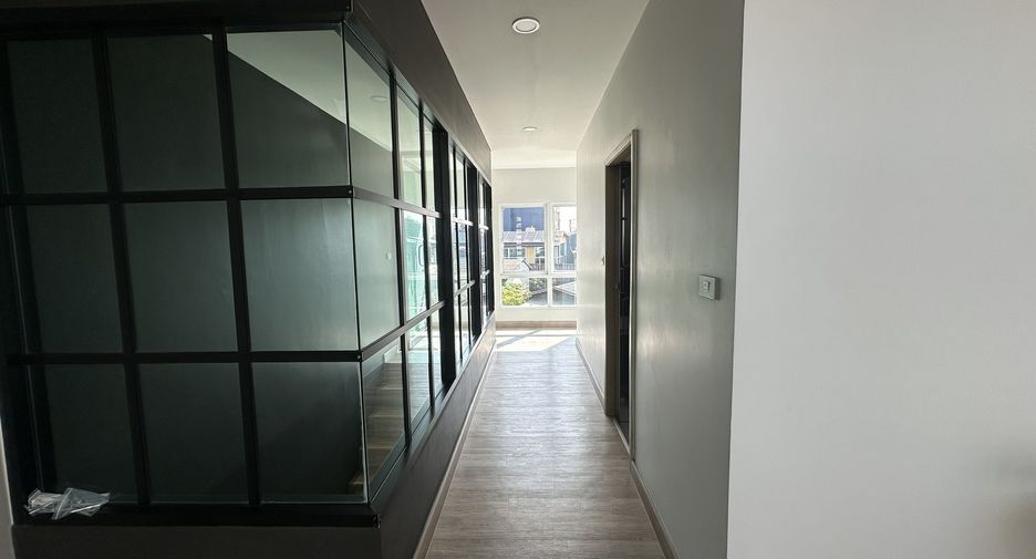 Büro zur Miete in Mueang Chiang Mai, Chiang Mai