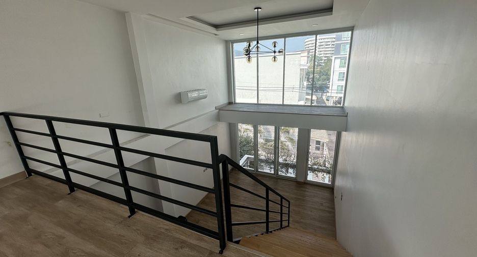 Büro zur Miete in Mueang Chiang Mai, Chiang Mai