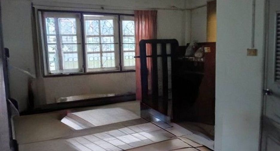 For sale 6 bedrooms townhouse in Bang Rak, Bangkok