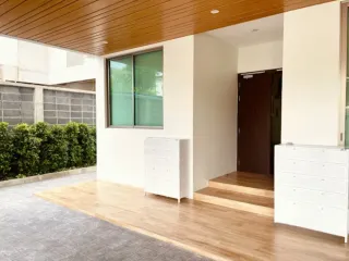 Terreno en venta en Phra Khanong, Bangkok