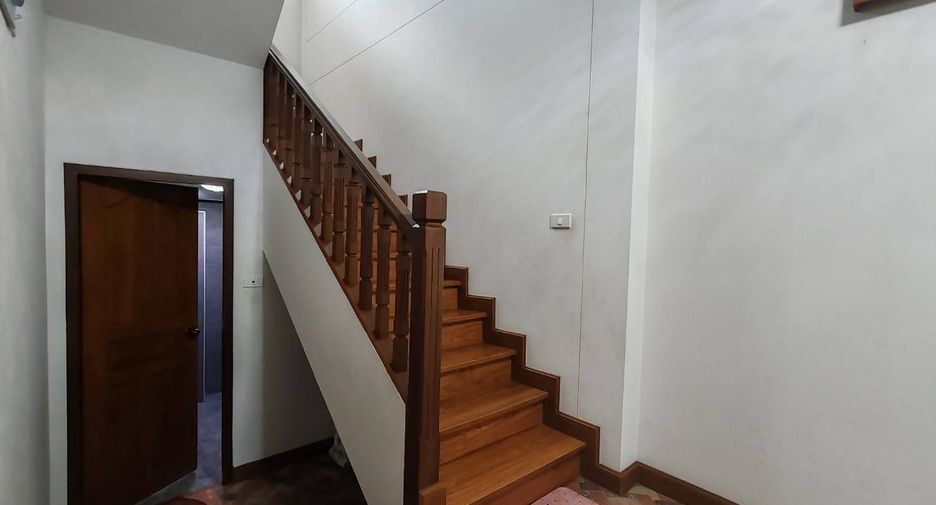 Casa en venta de 4 habitaciones en San Kamphaeng, Chiang Mai