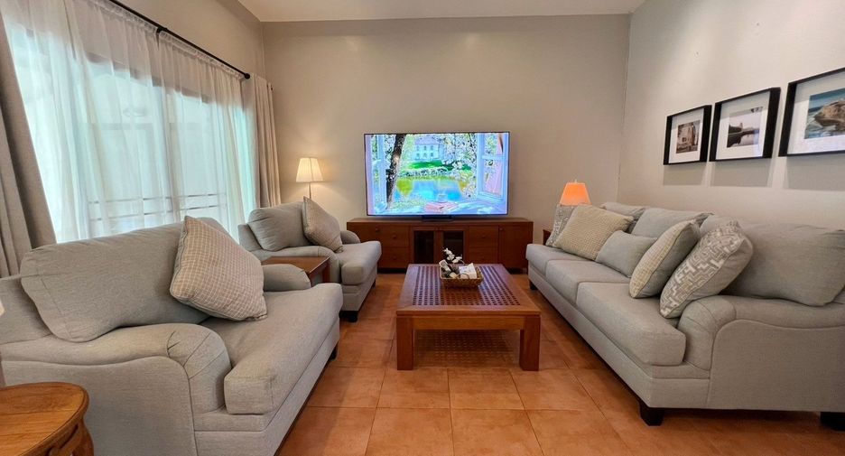 Casa en alquiler de 5 habitaciones en Bang Lamung, Chonburi