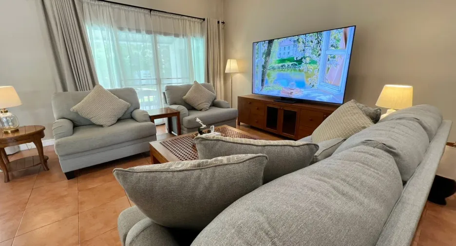 Casa en alquiler de 5 habitaciones en Bang Lamung, Chonburi