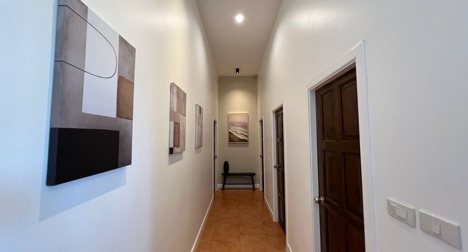 Casa en alquiler de 5 habitaciones en Bang Lamung, Chonburi