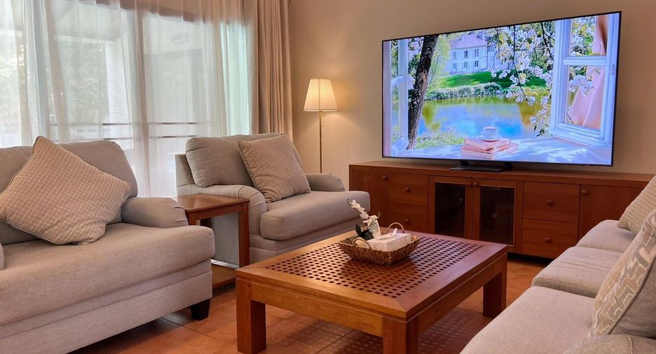 Casa en alquiler de 5 habitaciones en Bang Lamung, Chonburi