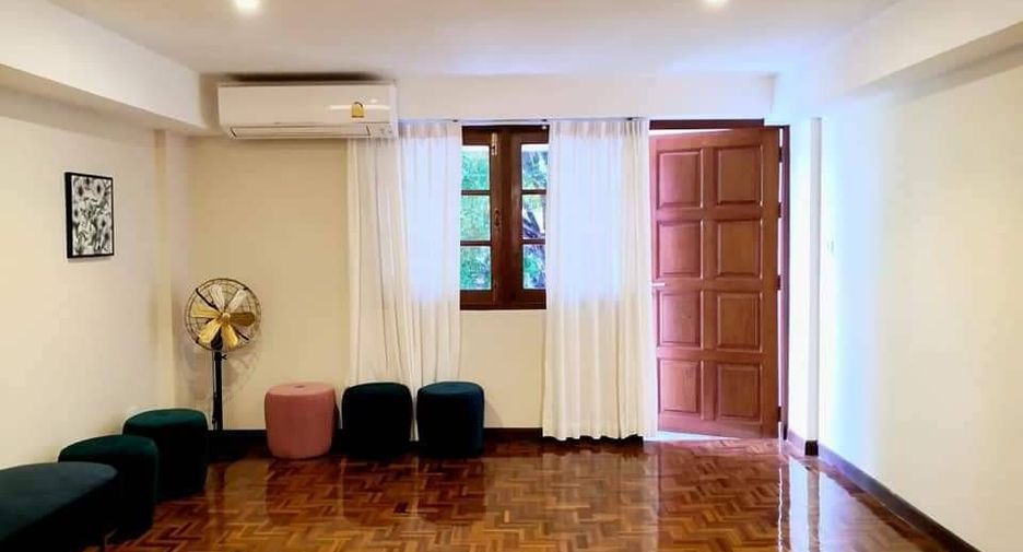 Продажа 4 спальни таунхаус в Mueang Chiang Mai, Чианг Маи