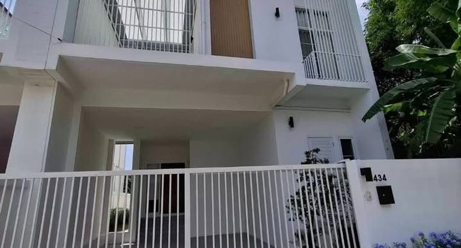 For sale 3 bedrooms house in Saraphi, Chiang Mai