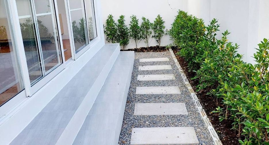 For sale 3 bedrooms house in Saraphi, Chiang Mai