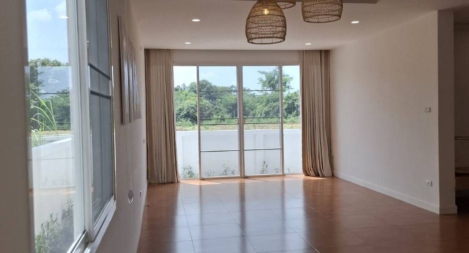 For sale 3 bedrooms house in Saraphi, Chiang Mai