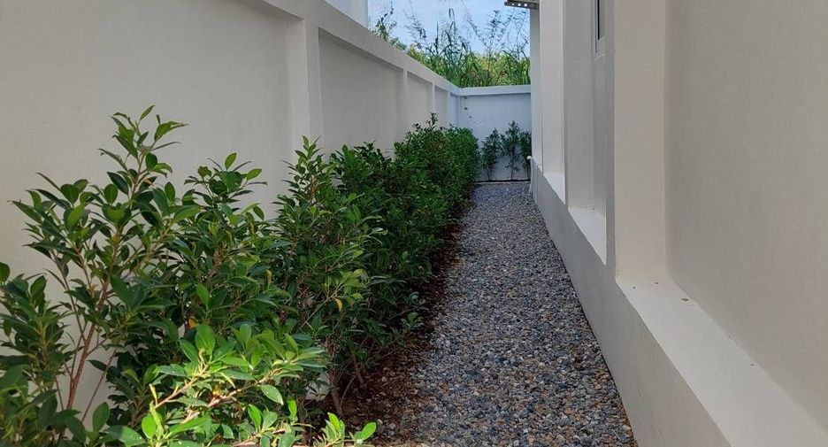 For sale 3 bedrooms house in Saraphi, Chiang Mai