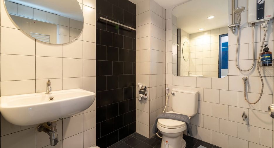 For sale 33 bedrooms hotel in Mueang Chiang Mai, Chiang Mai