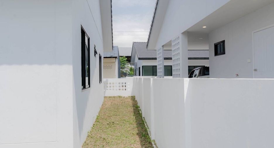 For sale 3 bedrooms house in Saraphi, Chiang Mai