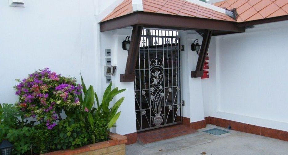 For sale 5 bedrooms townhouse in Bang Lamung, Chonburi
