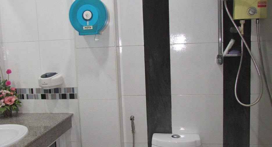 For sale 5 bedrooms townhouse in Bang Lamung, Chonburi