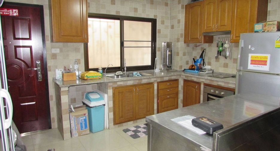 For sale 5 bedrooms townhouse in Bang Lamung, Chonburi