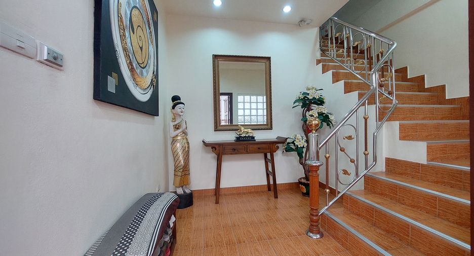 For sale 5 bedrooms townhouse in Bang Lamung, Chonburi