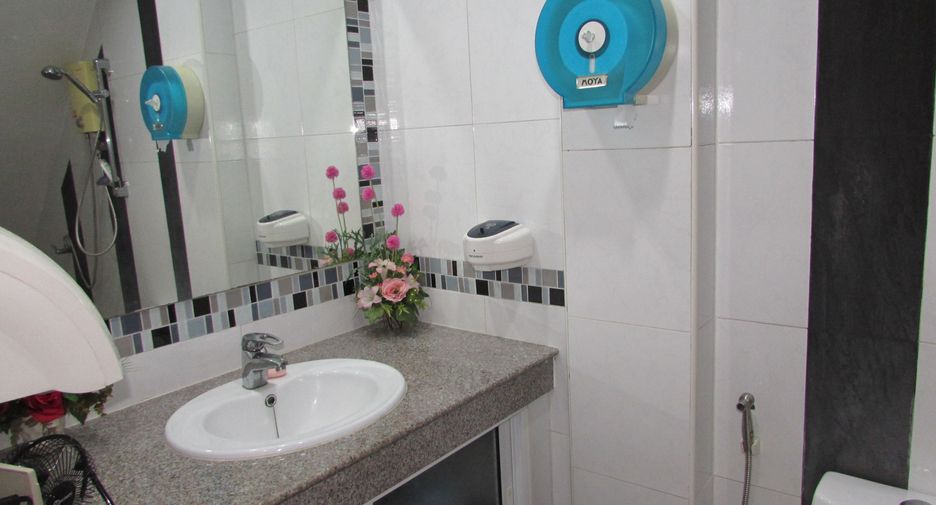 For sale 5 bedrooms townhouse in Bang Lamung, Chonburi