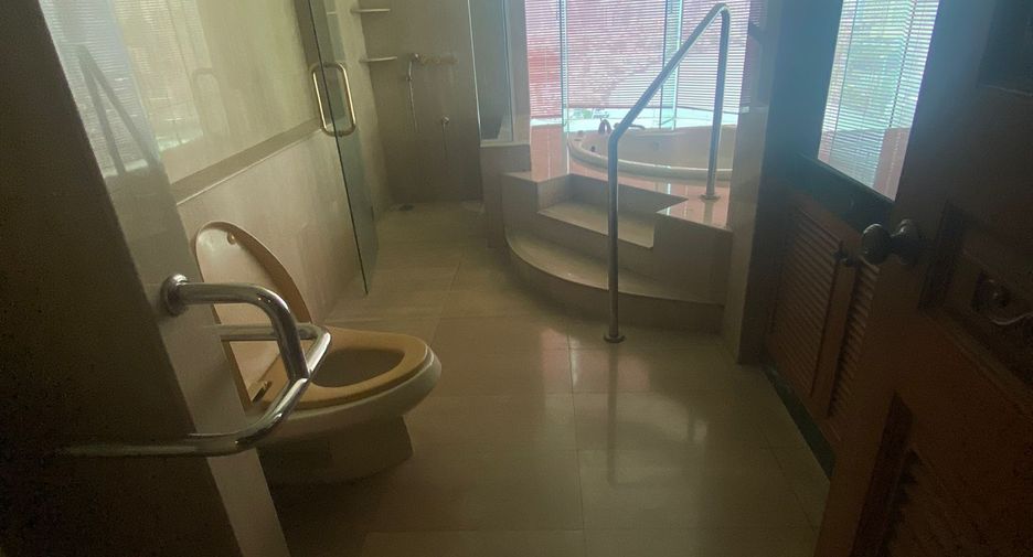 Wohnung zum Kauf mit 3 Zimmer in Khlong San, Bangkok