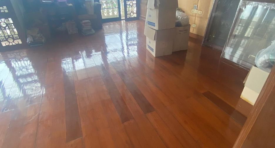 Wohnung zum Kauf mit 3 Zimmer in Khlong San, Bangkok