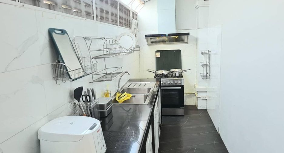 For rent 4 bedrooms house in Mueang Chiang Mai, Chiang Mai