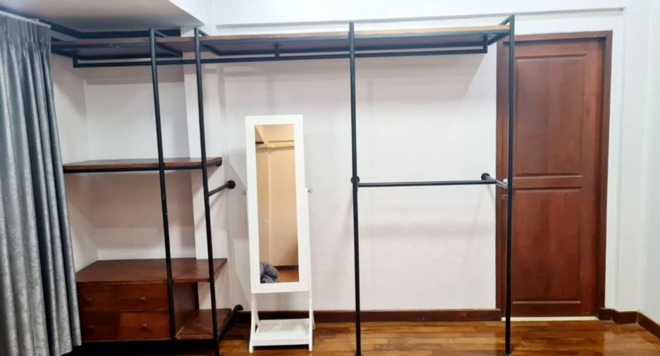 For rent 4 bedrooms house in Mueang Chiang Mai, Chiang Mai