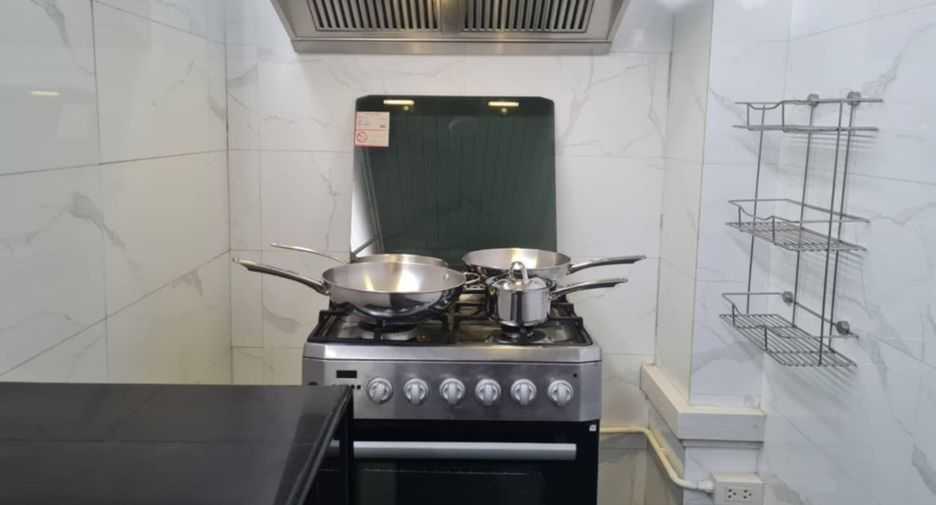 For rent 4 bedrooms house in Mueang Chiang Mai, Chiang Mai