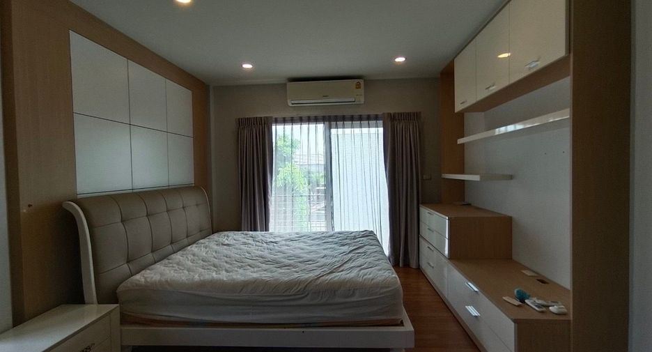 For sale 4 bedrooms house in Thawi Watthana, Bangkok