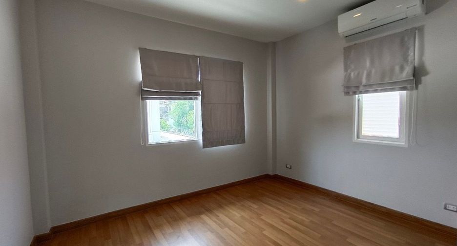For sale 4 bedrooms house in Thawi Watthana, Bangkok