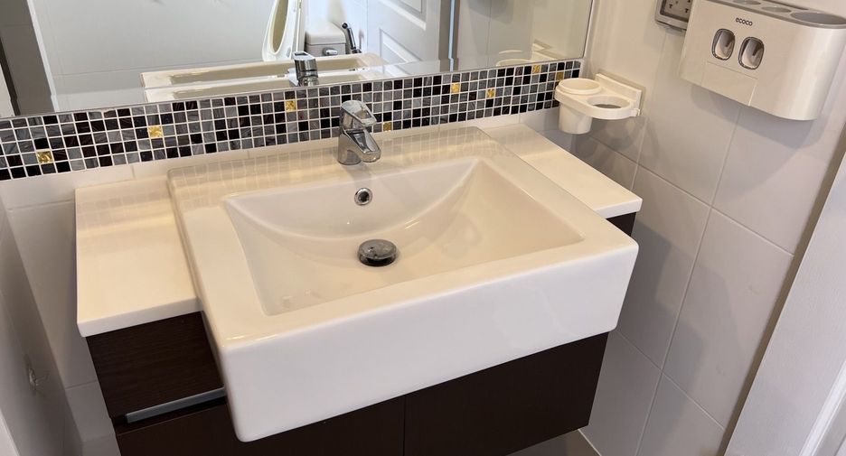 For sale 4 bedrooms house in Thawi Watthana, Bangkok