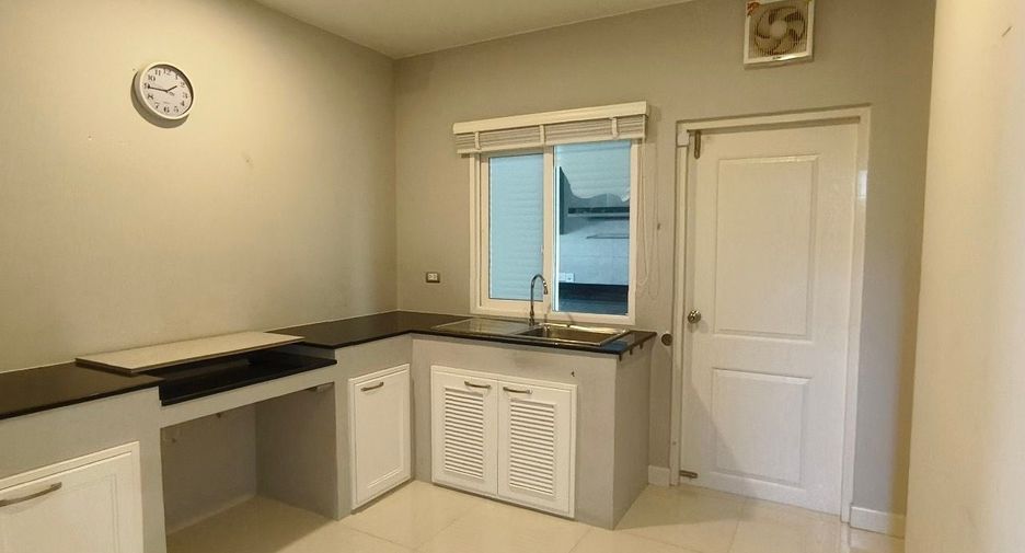 For sale 4 bedrooms house in Thawi Watthana, Bangkok