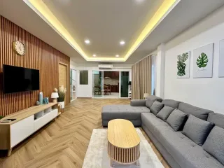 For rent 4 bedrooms villa in Mueang Chiang Mai, Chiang Mai