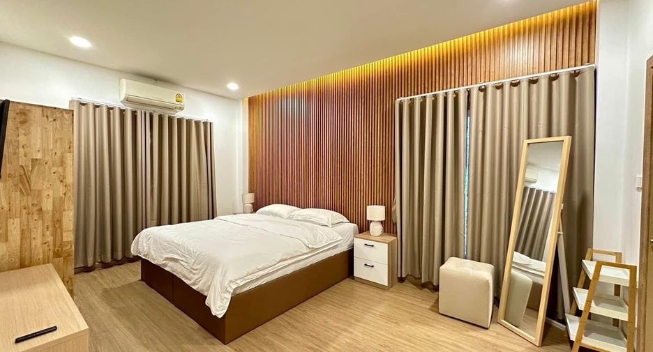 For rent 4 bedrooms villa in Mueang Chiang Mai, Chiang Mai