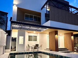 For rent 4 bedrooms villa in Mueang Chiang Mai, Chiang Mai