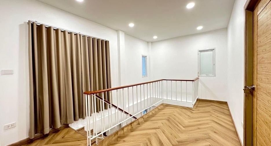 For rent 4 bedrooms villa in Mueang Chiang Mai, Chiang Mai