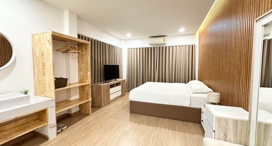 For rent 4 bedrooms villa in Mueang Chiang Mai, Chiang Mai