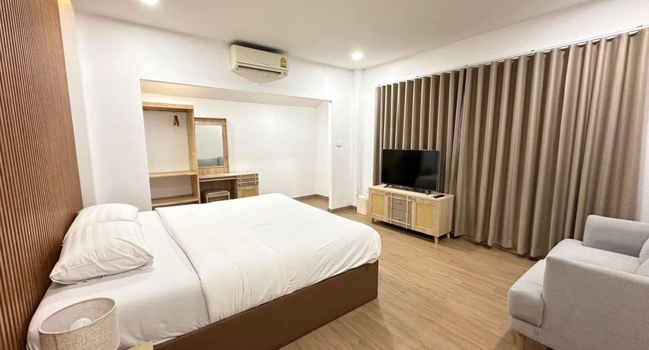 For rent 4 bedrooms villa in Mueang Chiang Mai, Chiang Mai