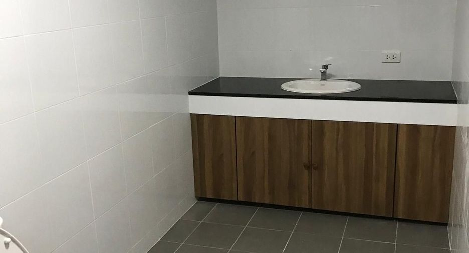 For sale and for rent 3 bedrooms condo in Watthana, Bangkok