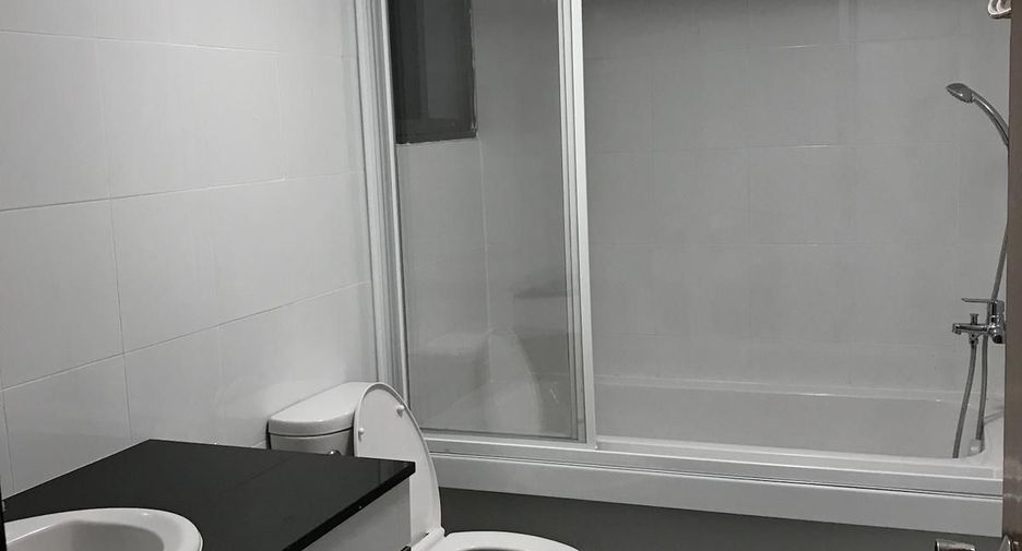 For sale and for rent 3 bedrooms condo in Watthana, Bangkok