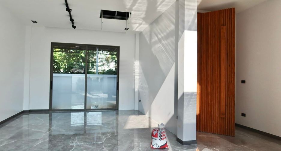For sale 5 bedrooms villa in Mueang Chiang Mai, Chiang Mai