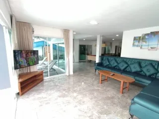 Casa en venta y en alquiler de 7 habitaciones en Bang Lamung, Chonburi