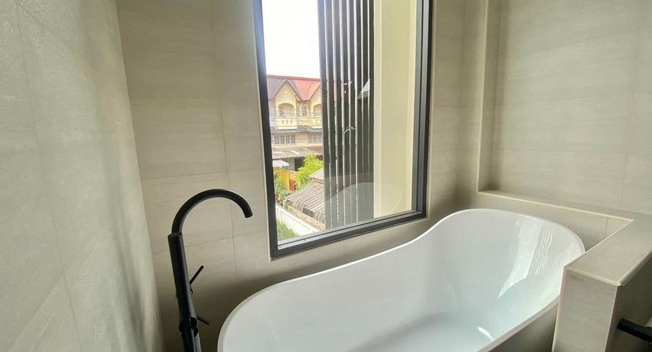For sale 5 bedrooms villa in Mueang Chiang Mai, Chiang Mai