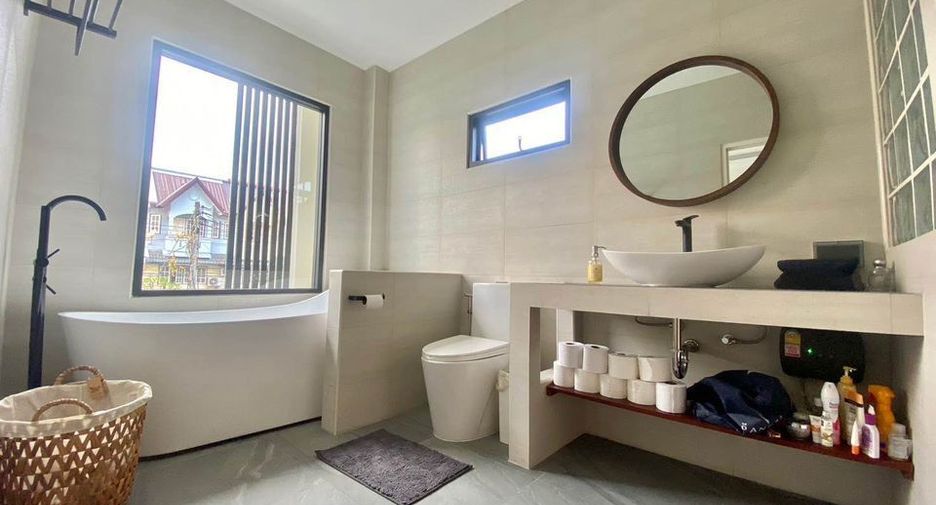 For sale 5 bedrooms villa in Mueang Chiang Mai, Chiang Mai