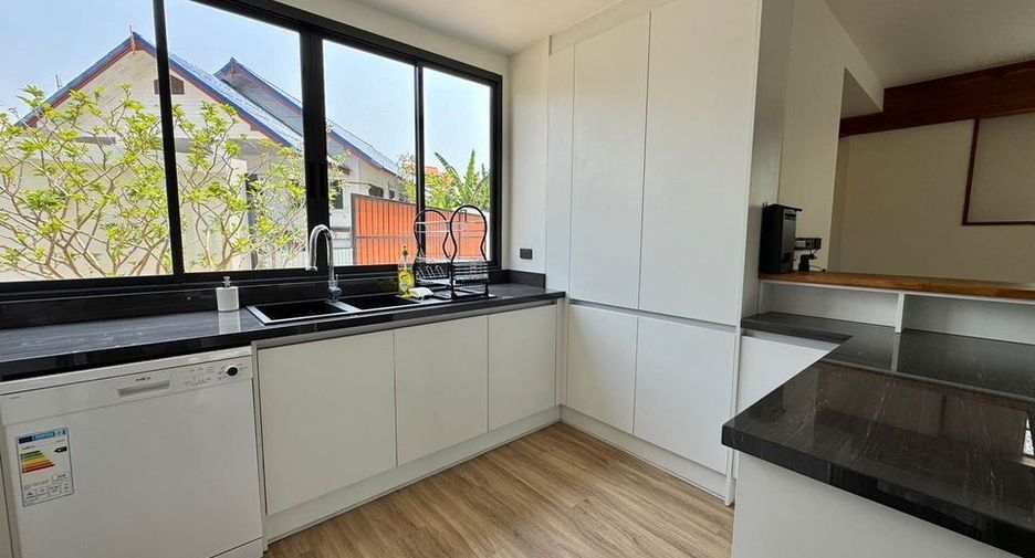 For sale 5 bedrooms villa in Mueang Chiang Mai, Chiang Mai